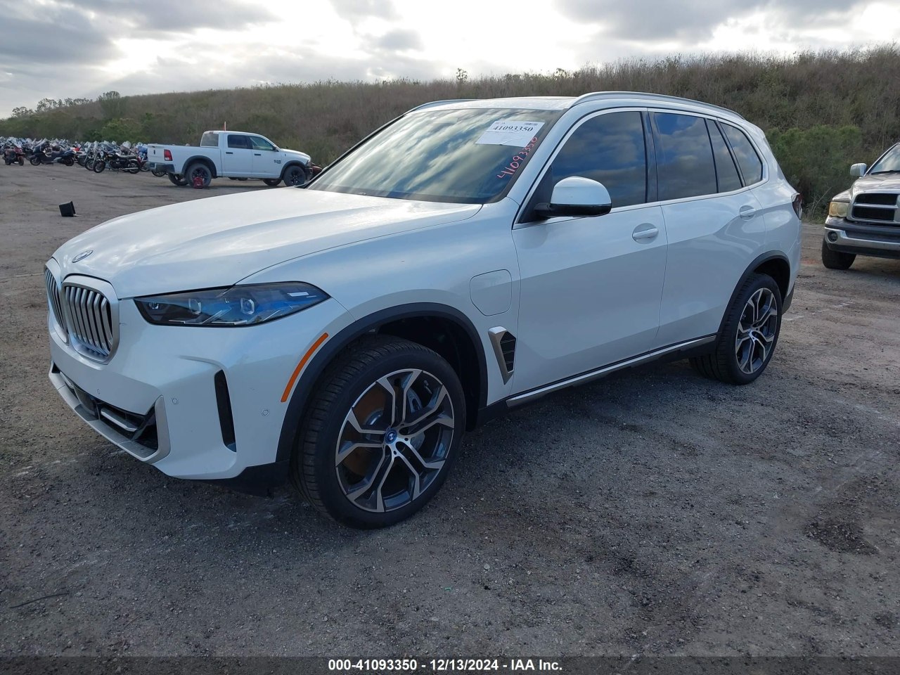 SUV spațios BMW X5 vedere laterală